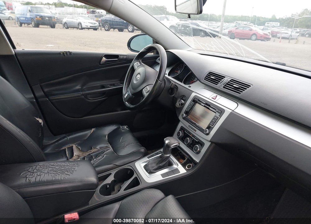 2010 VOLKSWAGEN PASSAT KOMFORT VIN: WVWJK7AN5AE163507