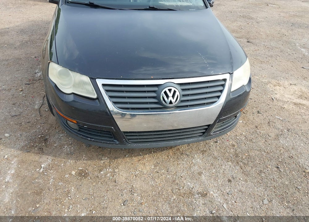 2010 VOLKSWAGEN PASSAT KOMFORT VIN: WVWJK7AN5AE163507
