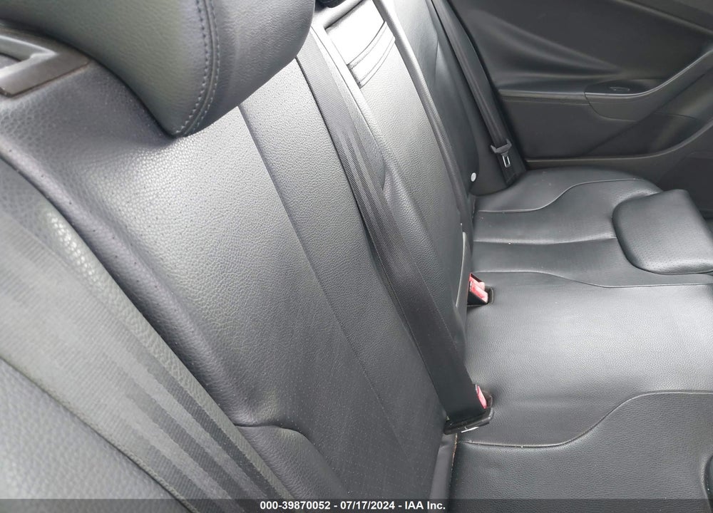 2010 VOLKSWAGEN PASSAT KOMFORT VIN: WVWJK7AN5AE163507