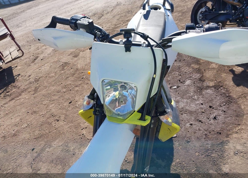 2021 HUSQVARNA SUPERMOTO 701 VIN: VBKUSV402MM710601