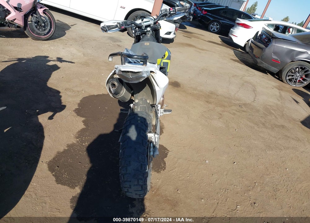 2021 HUSQVARNA SUPERMOTO 701 VIN: VBKUSV402MM710601
