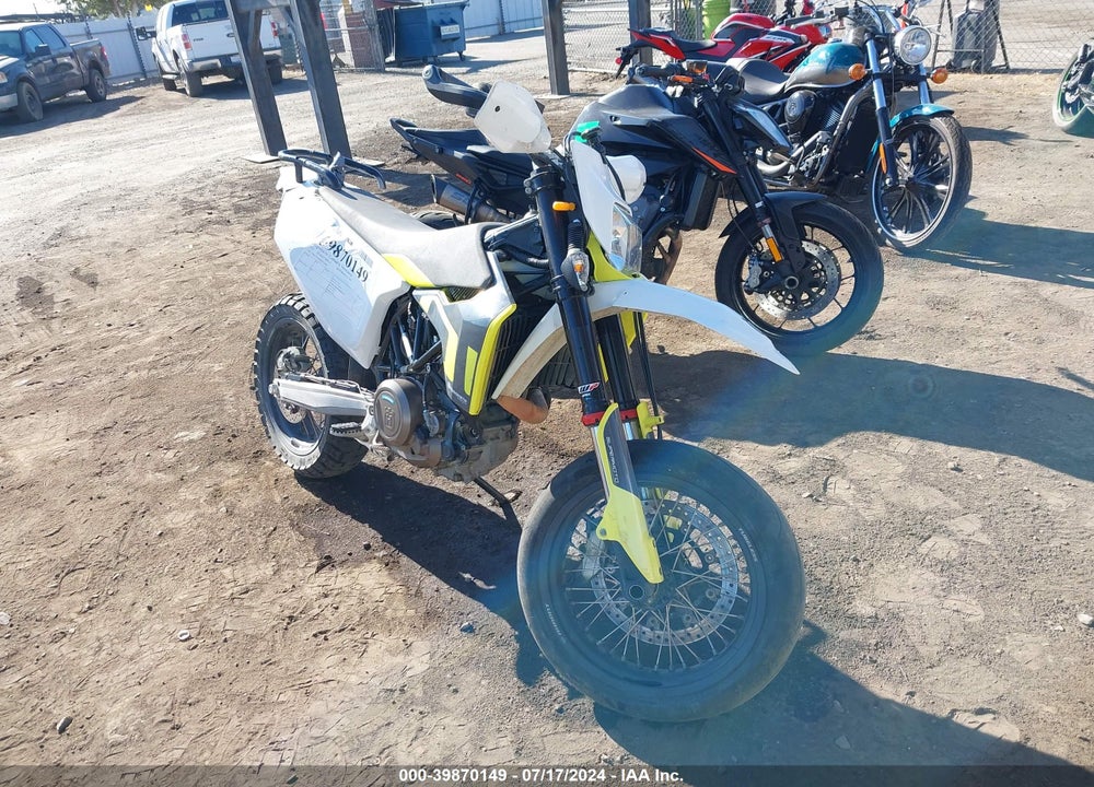 2021 HUSQVARNA SUPERMOTO 701 VIN: VBKUSV402MM710601