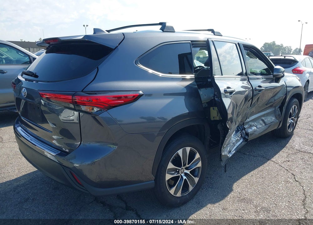 2021 TOYOTA HIGHLANDER XLE VIN: 5TDHZRAH6MS535449