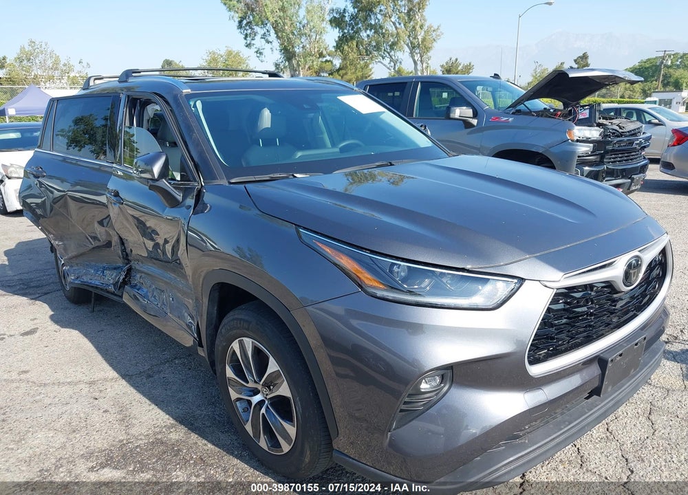 2021 TOYOTA HIGHLANDER XLE VIN: 5TDHZRAH6MS535449