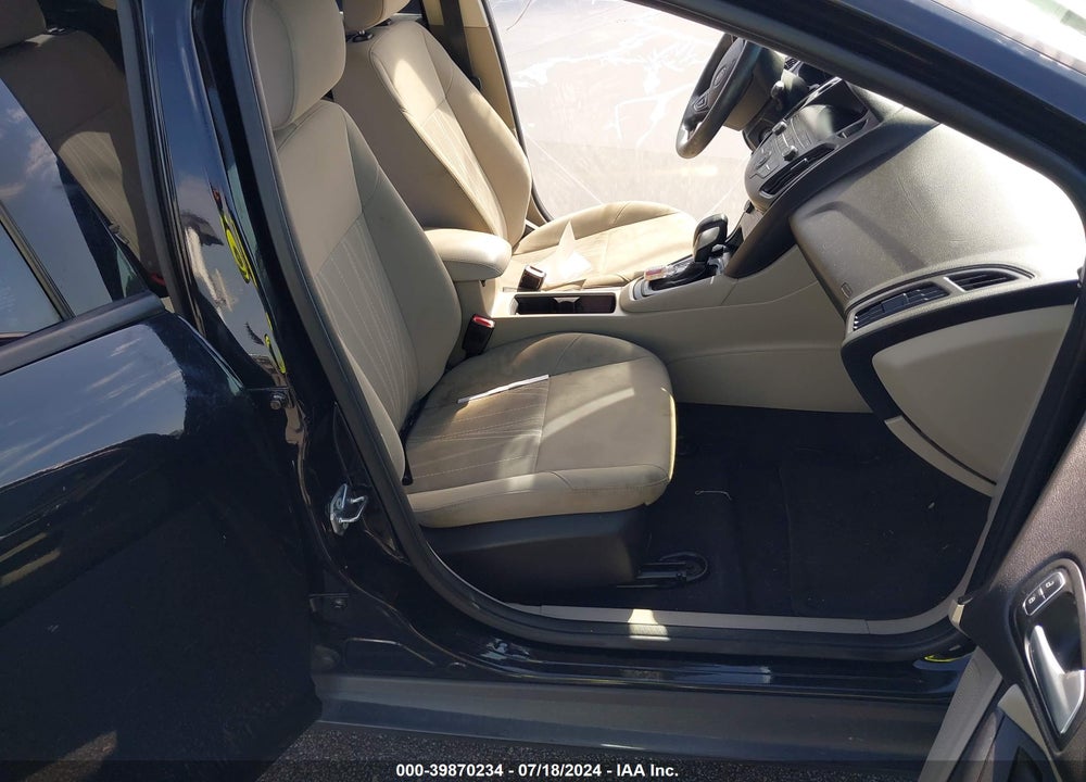 2018 FORD FOCUS SE VIN: 1FADP3K29JL207845
