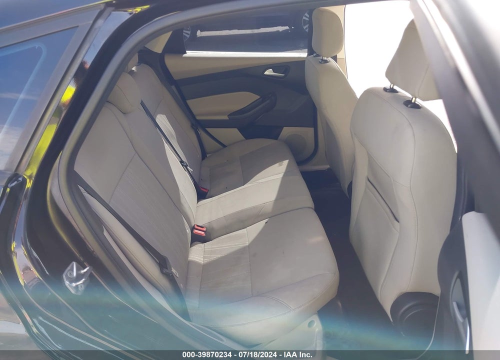 2018 FORD FOCUS SE VIN: 1FADP3K29JL207845