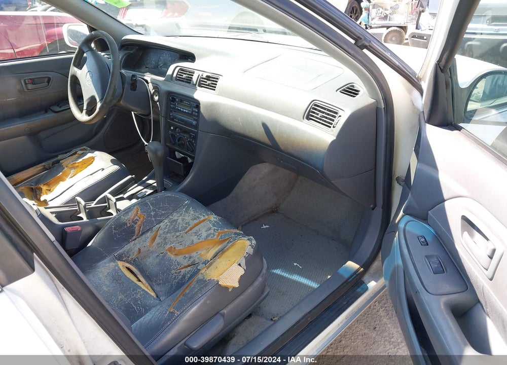1998 TOYOTA CAMRY LE VIN: JT2BG22K7W0257348