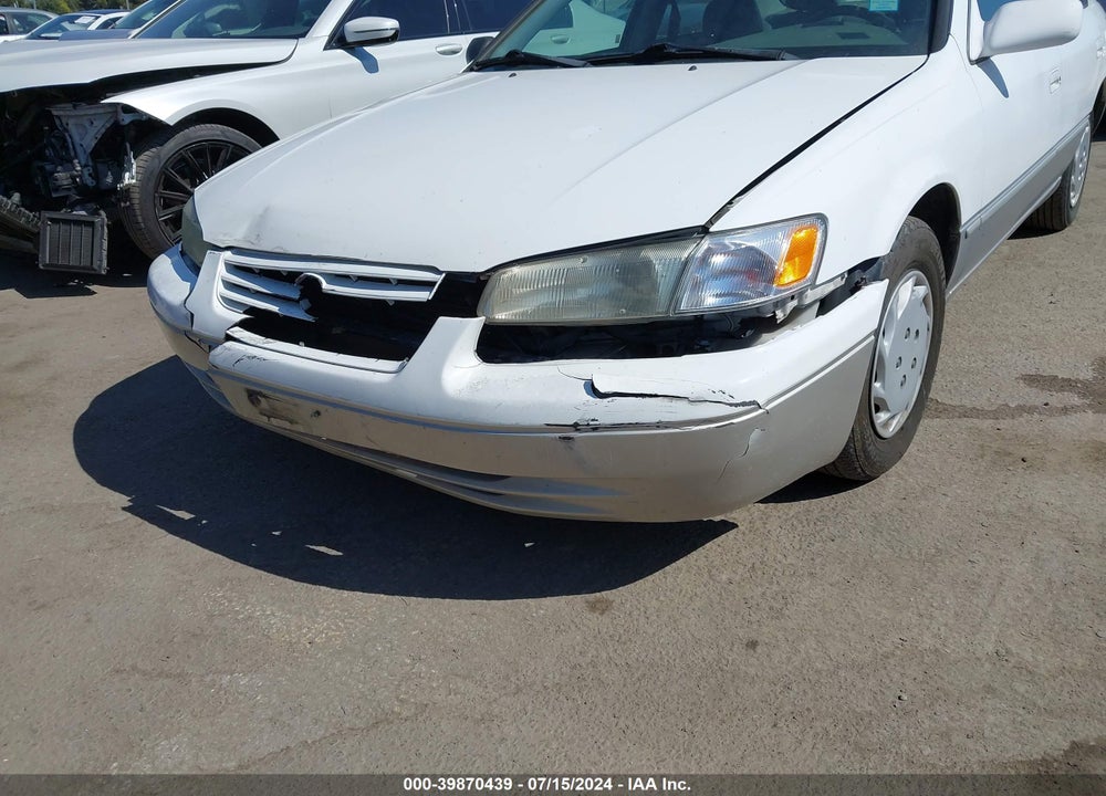 1998 TOYOTA CAMRY LE VIN: JT2BG22K7W0257348