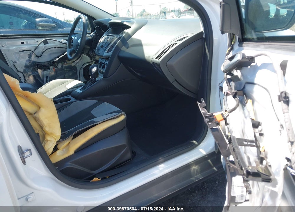 2014 FORD FOCUS SE VIN: 1FADP3K21EL432878