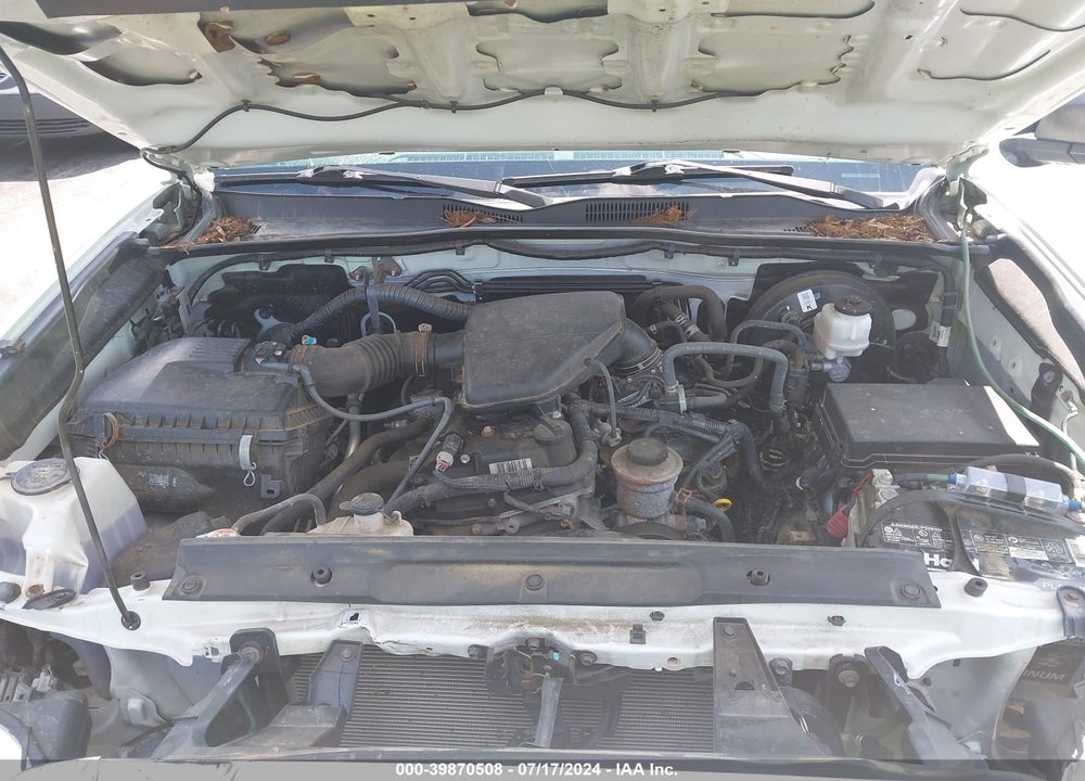2018 TOYOTA TACOMA SR VIN: 5TFSX5EN5JX061648