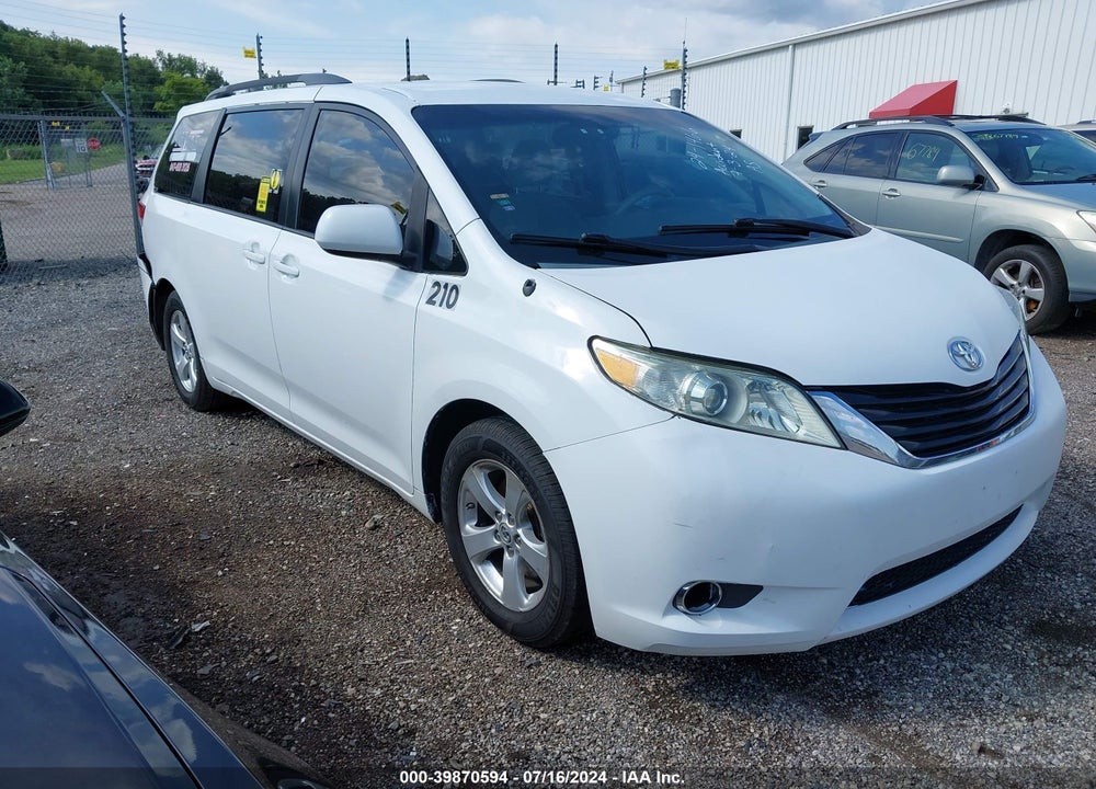 2014 TOYOTA SIENNA LE V6 8 PASSENGER VIN: 5TDKK3DC4ES505021