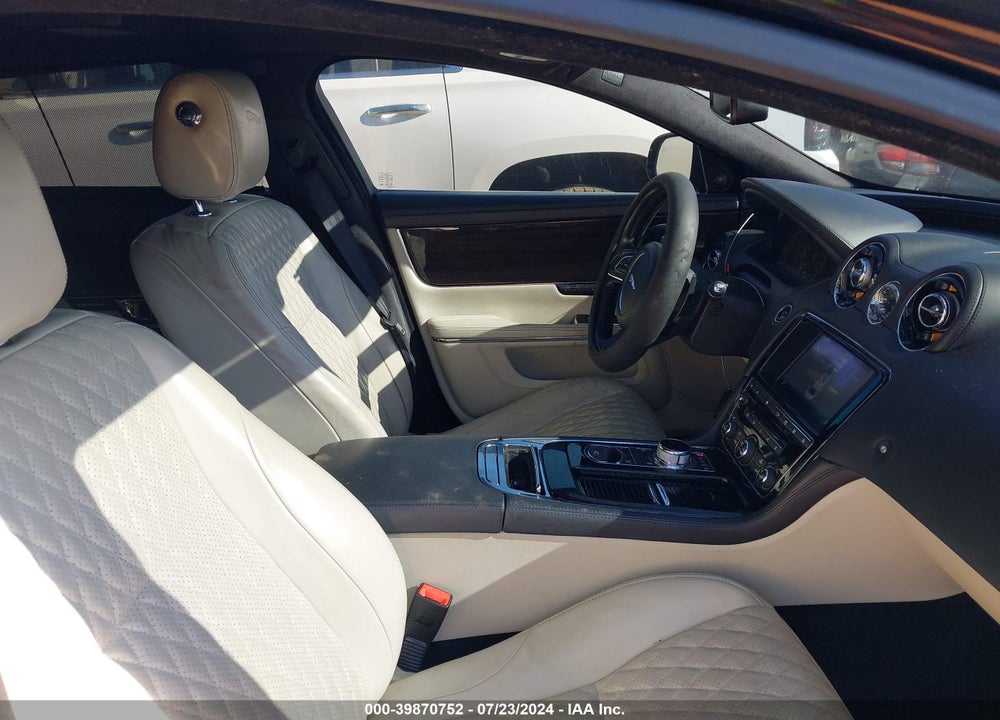 2016 JAGUAR XJ XJL PORTFOLIO VIN: SAJWJ2GDXG8V92659