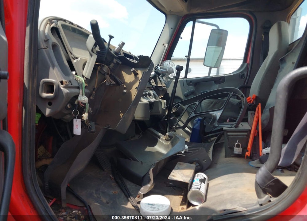 2005 FREIGHTLINER M2 106 MEDIUM DUTY VIN: 1FUBCYDJ25HU17042