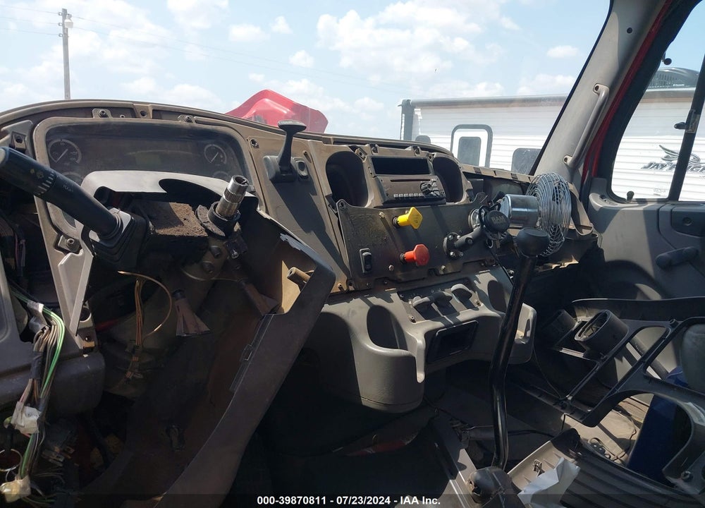 2005 FREIGHTLINER M2 106 MEDIUM DUTY VIN: 1FUBCYDJ25HU17042