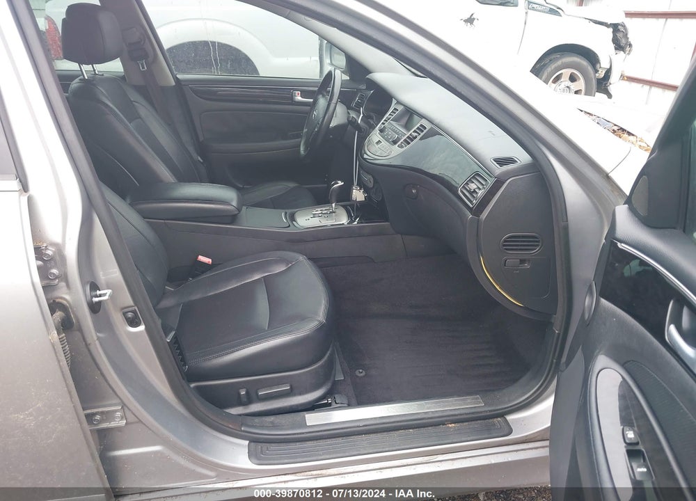 2013 HYUNDAI GENESIS VIN: KMHGC4DDXDU243688