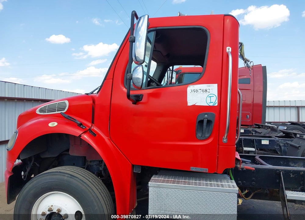 2005 FREIGHTLINER M2 106 MEDIUM DUTY VIN: 1FUBCYDJ55HU17035