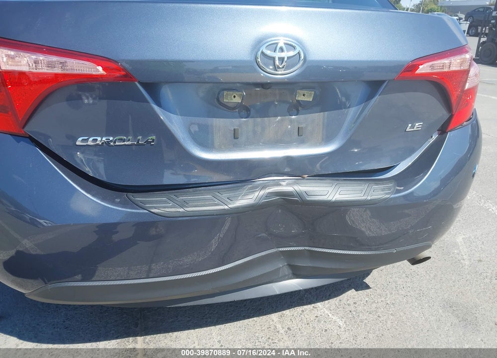 2018 TOYOTA COROLLA LE VIN: 5YFBURHE1JP800850