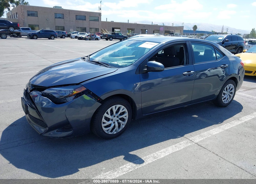 2018 TOYOTA COROLLA LE VIN: 5YFBURHE1JP800850