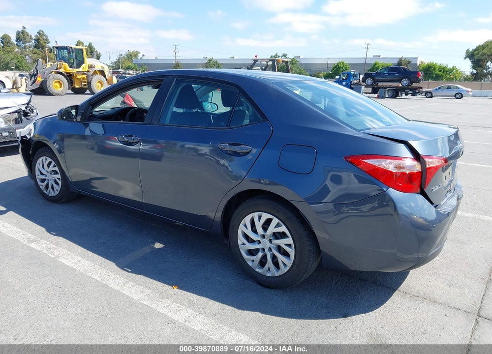 2018 TOYOTA COROLLA LE VIN: 5YFBURHE1JP800850