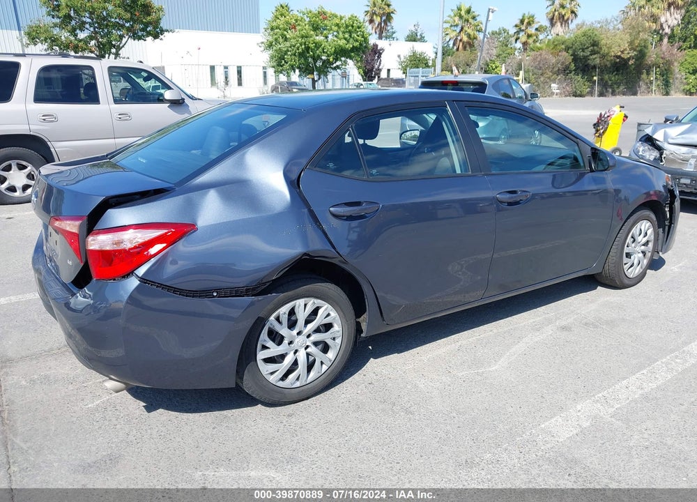 2018 TOYOTA COROLLA LE VIN: 5YFBURHE1JP800850