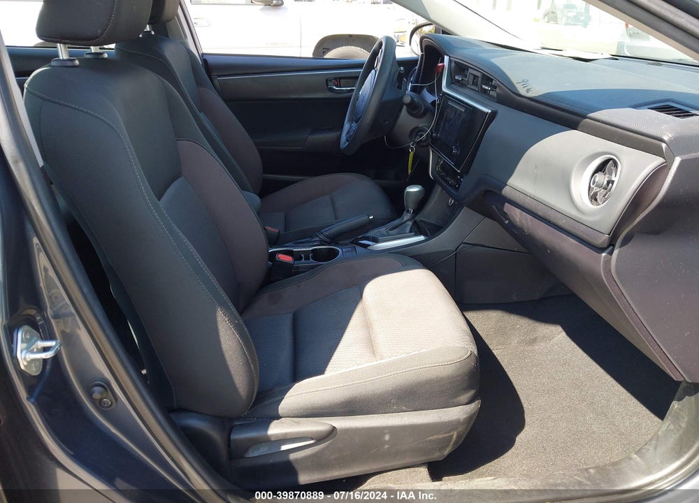 2018 TOYOTA COROLLA LE VIN: 5YFBURHE1JP800850