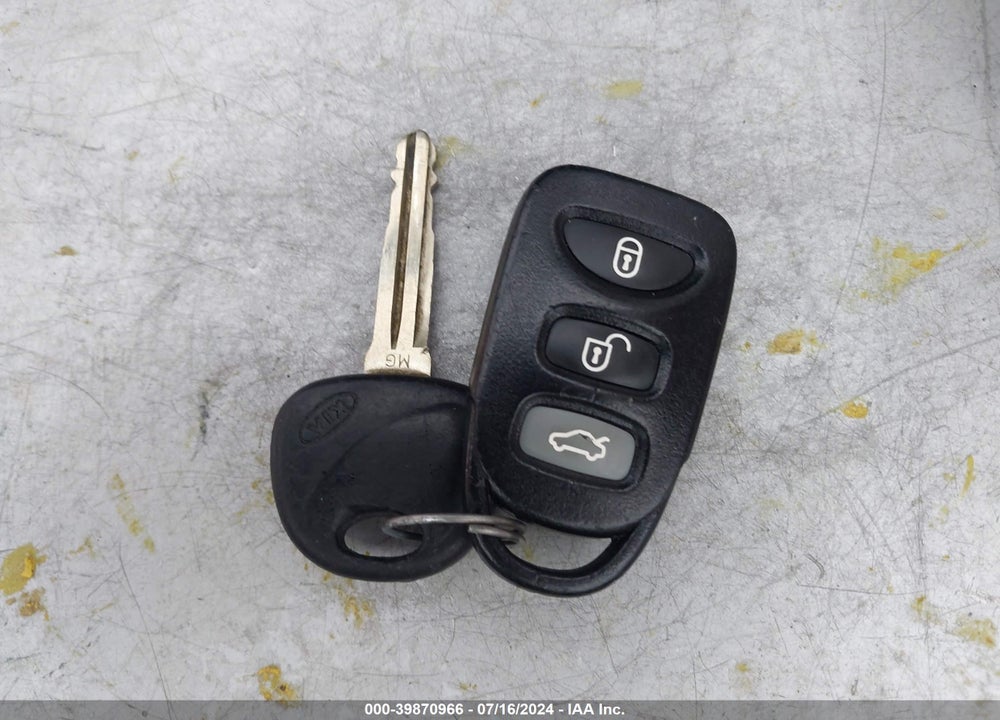 2008 KIA OPTIMA LX VIN: KNAGE123X85227172