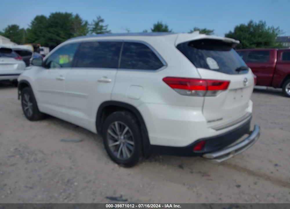 2017 TOYOTA HIGHLANDER XLE VIN: 5TDJZRFH7HS513296