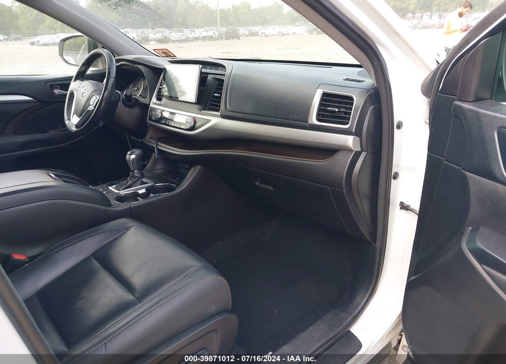 2017 TOYOTA HIGHLANDER XLE VIN: 5TDJZRFH7HS513296