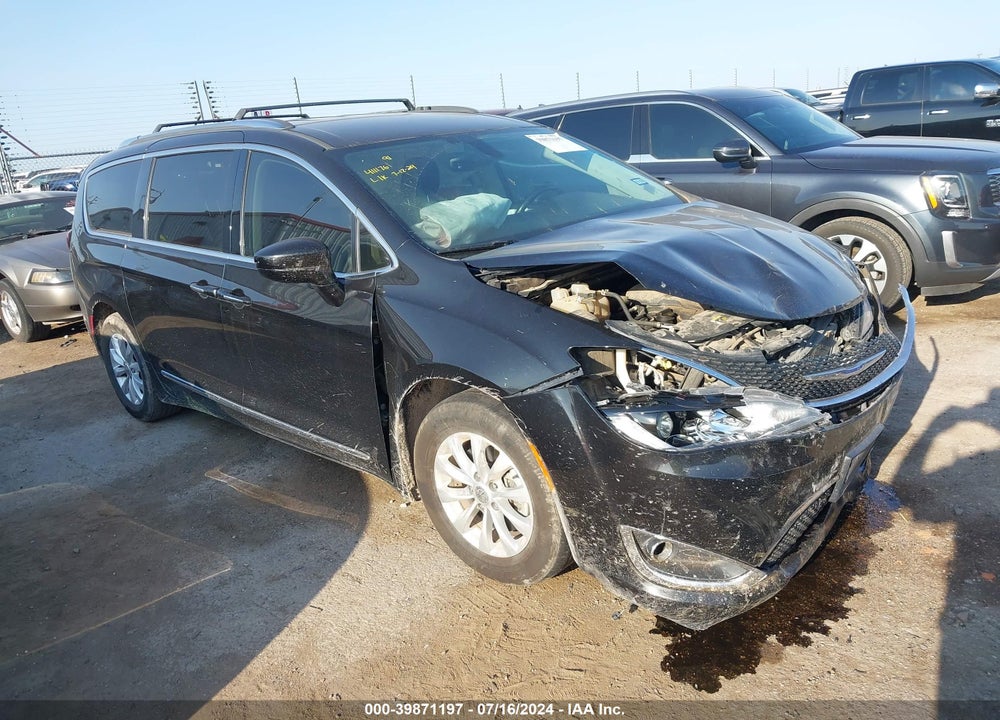 2019 CHRYSLER PACIFICA TOURING L VIN: 2C4RC1BG7KR651195