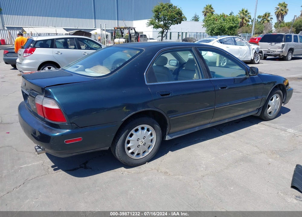 1996 HONDA ACCORD EX/EX-R VIN: 1HGCD5656TA125764