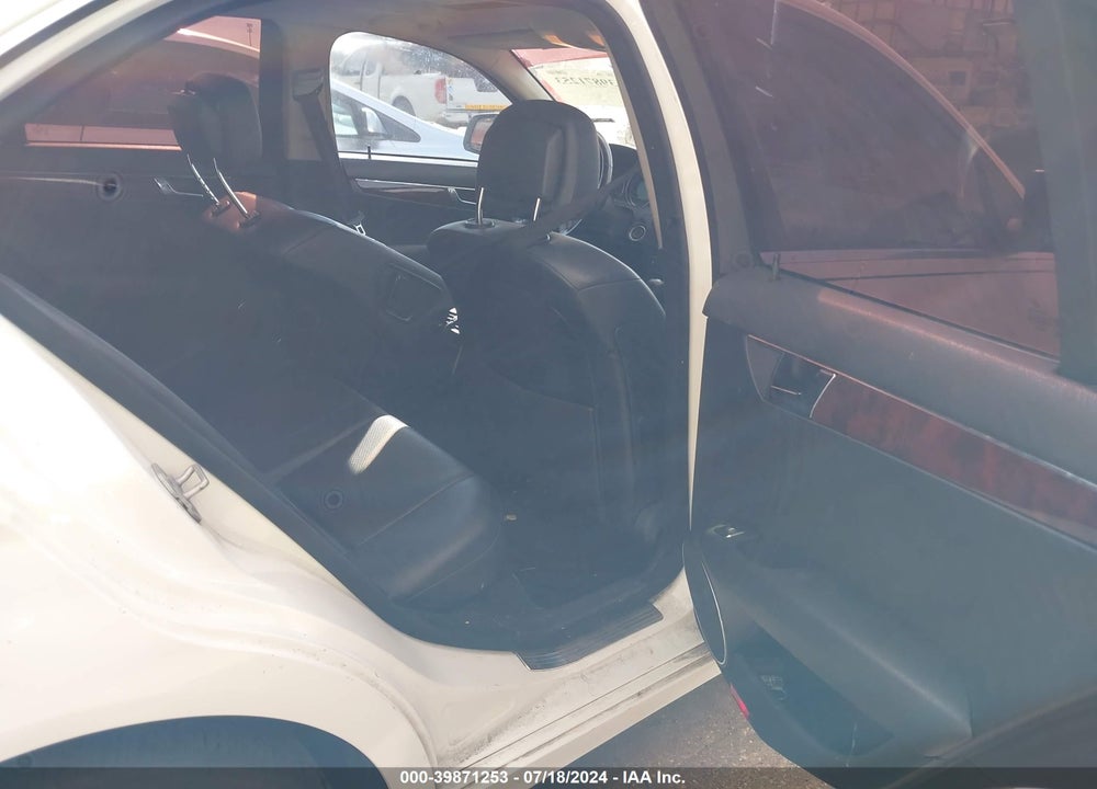 2009 MERCEDES-BENZ C 300 LUXURY/SPORT VIN: WDDGF54X79R042228
