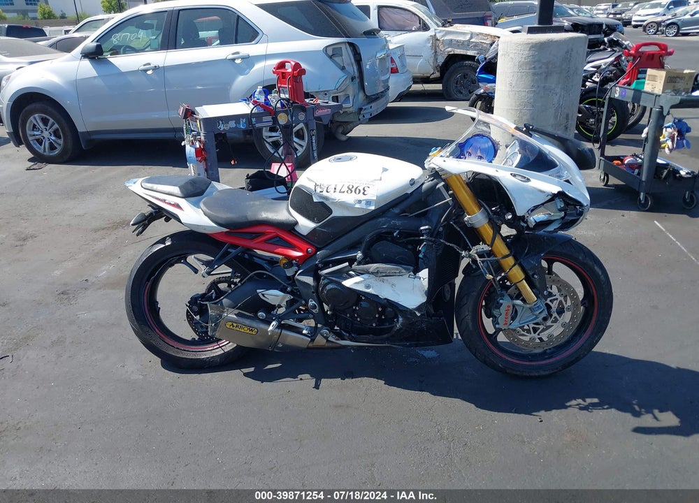 2017 TRIUMPH MOTORCYCLE DAYTONA 675R ABS VIN: SMTA02YK6HJ789932