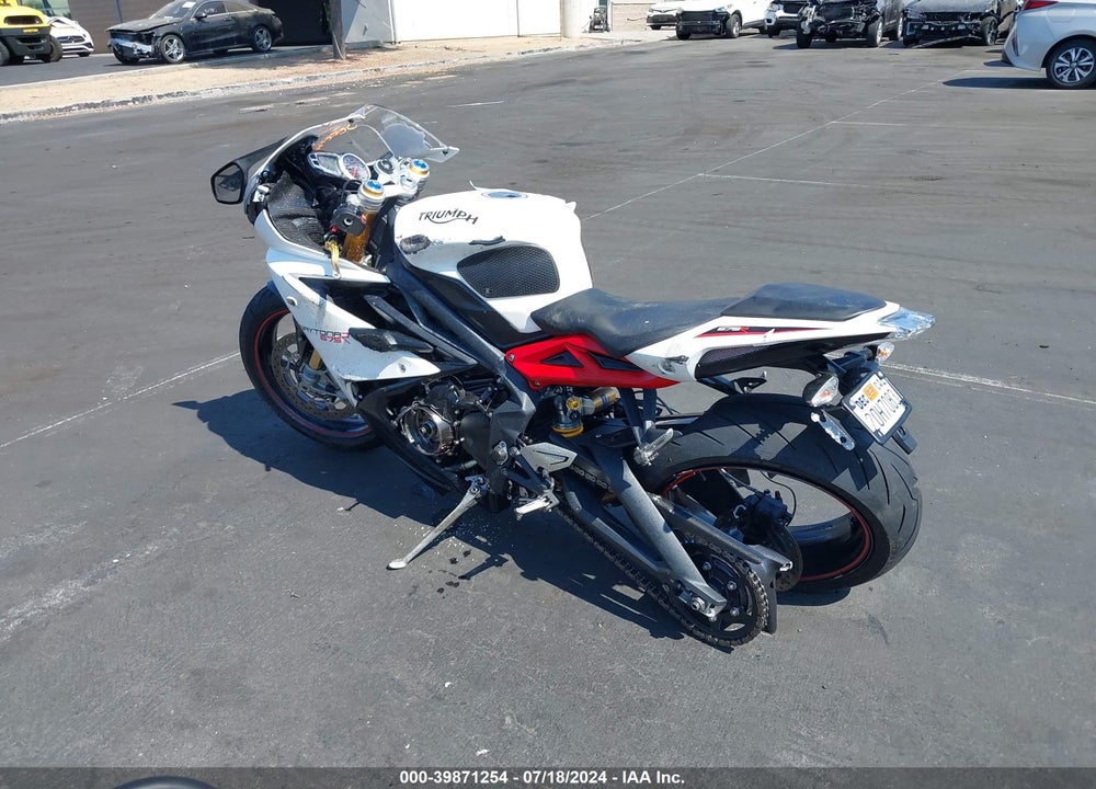 2017 TRIUMPH MOTORCYCLE DAYTONA 675R ABS VIN: SMTA02YK6HJ789932