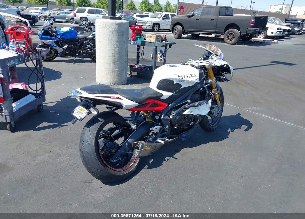 2017 TRIUMPH MOTORCYCLE DAYTONA 675R ABS VIN: SMTA02YK6HJ789932