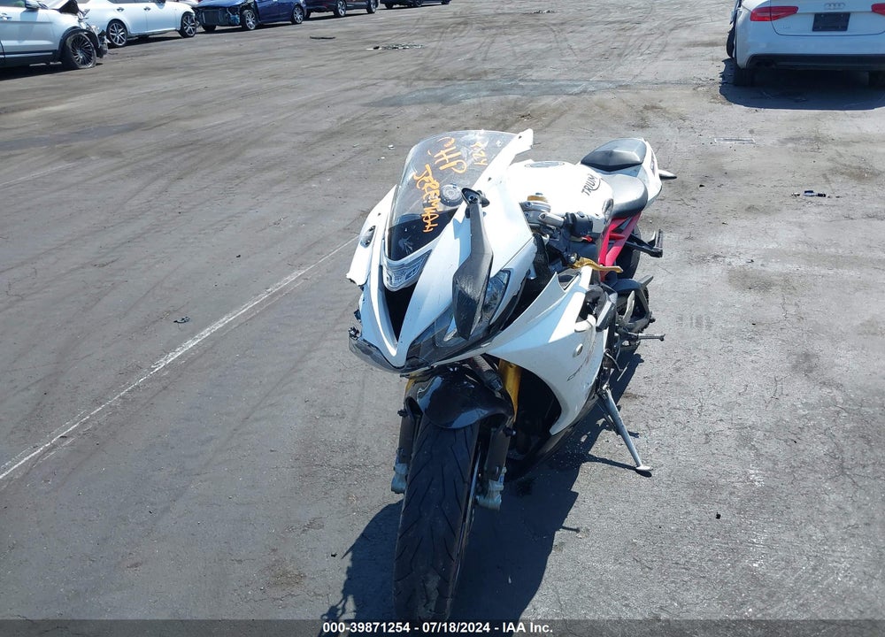2017 TRIUMPH MOTORCYCLE DAYTONA 675R ABS VIN: SMTA02YK6HJ789932