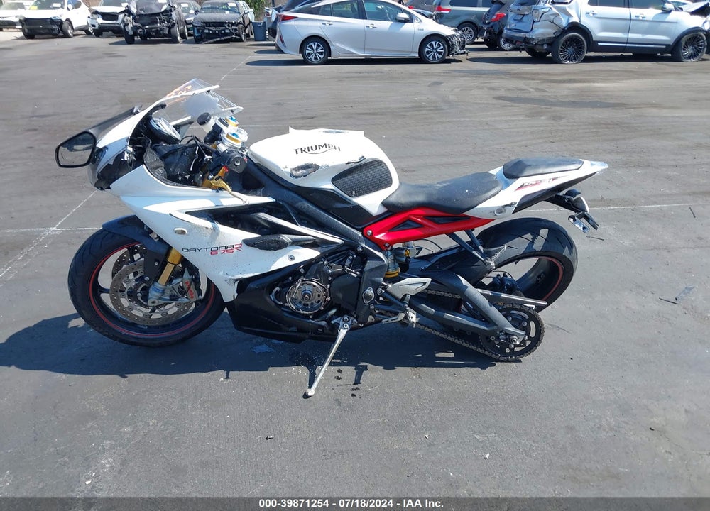 2017 TRIUMPH MOTORCYCLE DAYTONA 675R ABS VIN: SMTA02YK6HJ789932