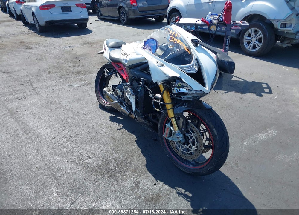 2017 TRIUMPH MOTORCYCLE DAYTONA 675R ABS VIN: SMTA02YK6HJ789932