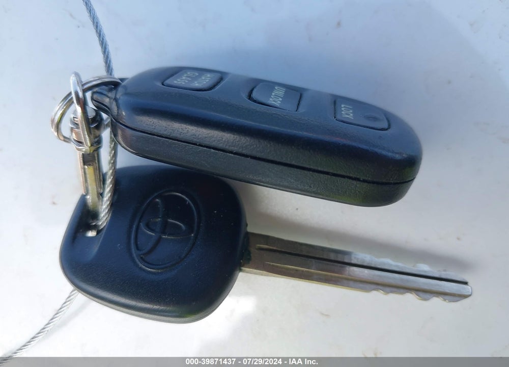 2005 TOYOTA MATRIX/XR VIN: 2T1KR30E95C471623