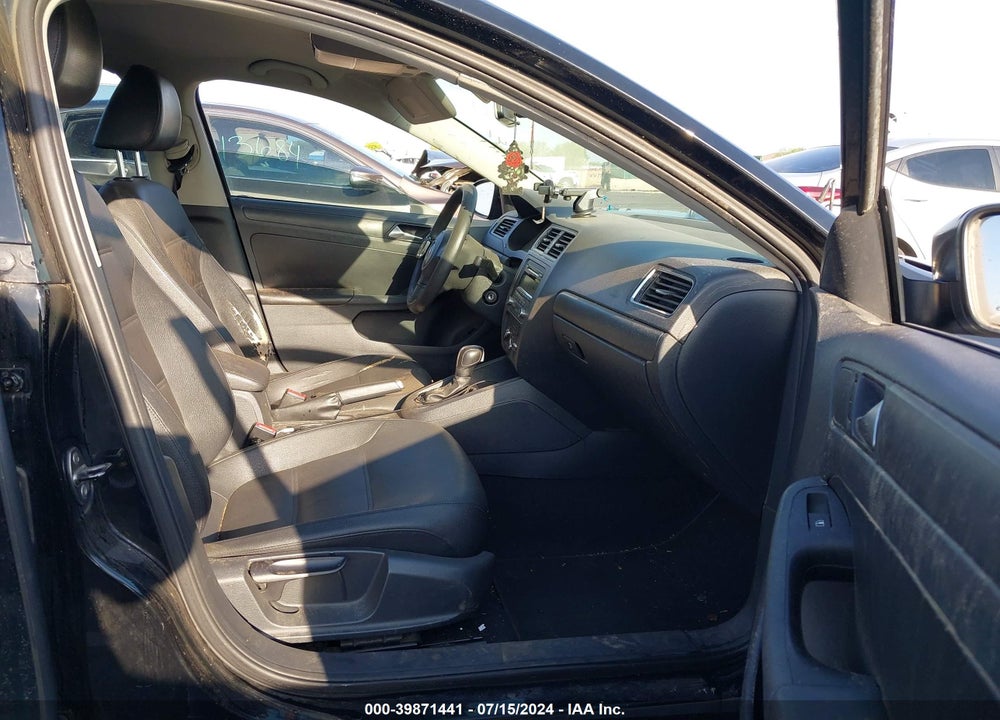 2012 VOLKSWAGEN JETTA 2.5L SE VIN: 3VWDP7AJ0CM366617