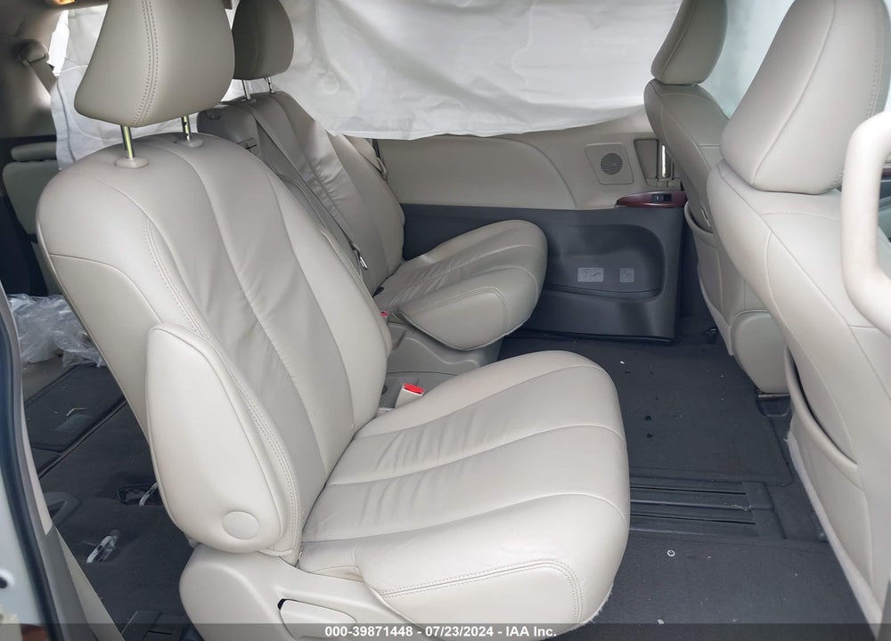 2011 TOYOTA SIENNA XLE V6 VIN: 5TDYK3DC1BS024102