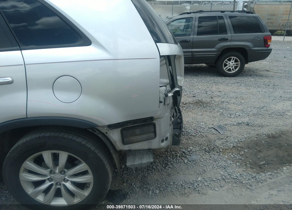 2011 KIA SORENTO EX V6 VIN: 5XYKUDA21BG036510