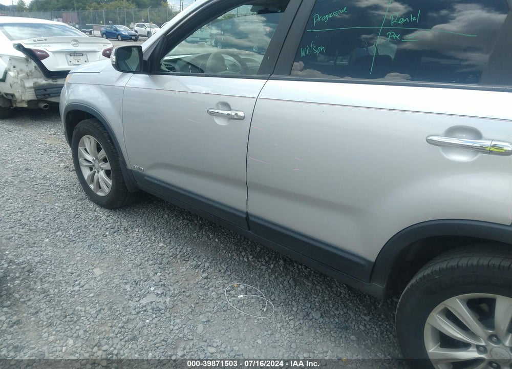 2011 KIA SORENTO EX V6 VIN: 5XYKUDA21BG036510