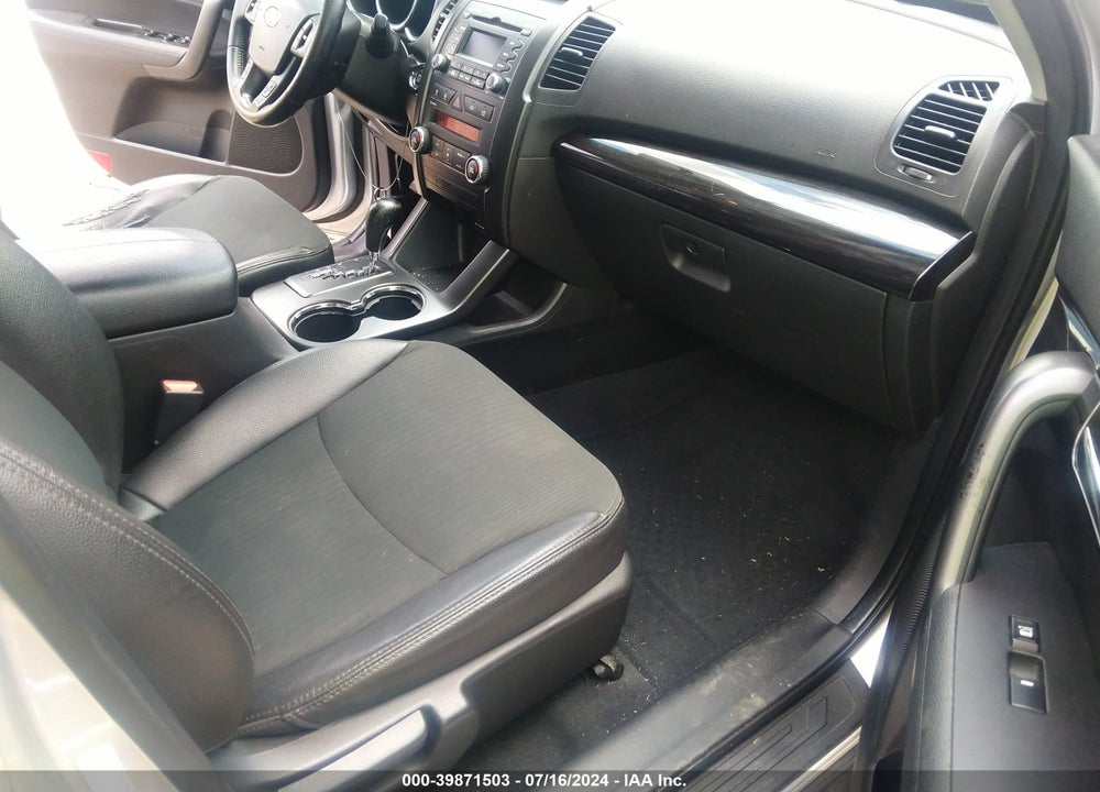 2011 KIA SORENTO EX V6 VIN: 5XYKUDA21BG036510
