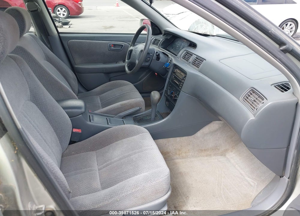 2000 TOYOTA CAMRY LE VIN: JT2BG22K2Y0441230