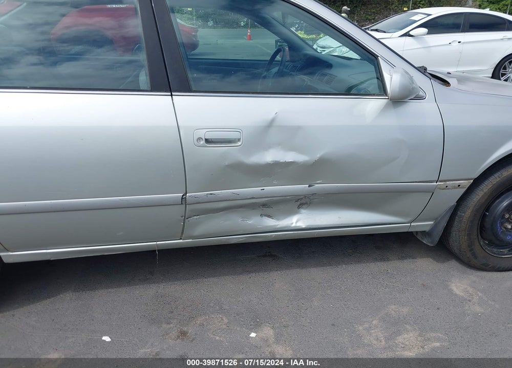 2000 TOYOTA CAMRY LE VIN: JT2BG22K2Y0441230