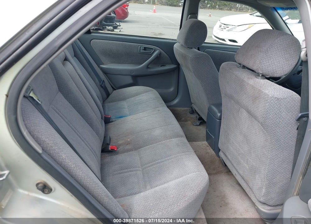 2000 TOYOTA CAMRY LE VIN: JT2BG22K2Y0441230
