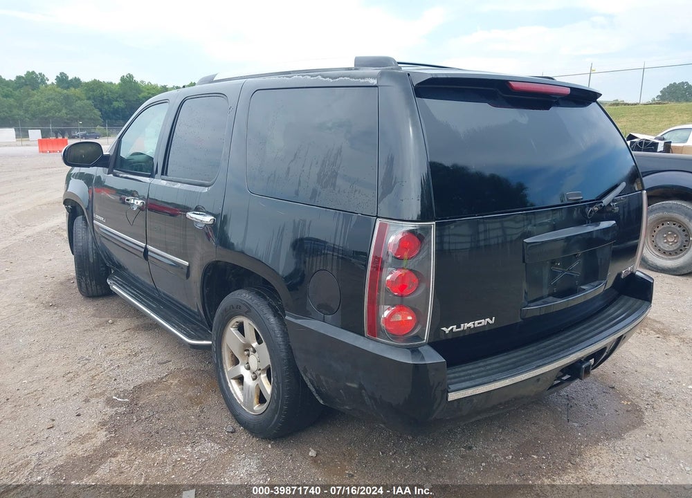 2007 GMC YUKON DENALI VIN: 1GKFK63887J245811