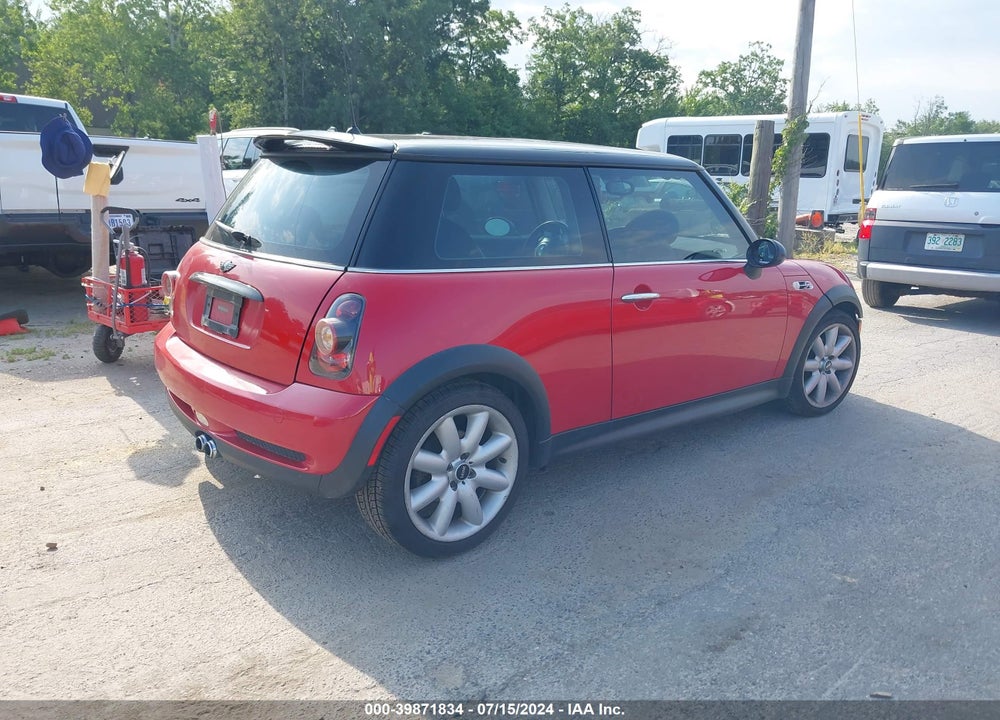 2004 MINI COOPER S VIN: WMWRE334X4TD87850