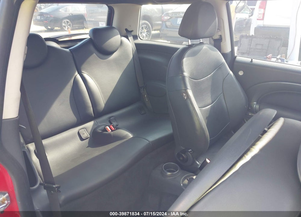 2004 MINI COOPER S VIN: WMWRE334X4TD87850