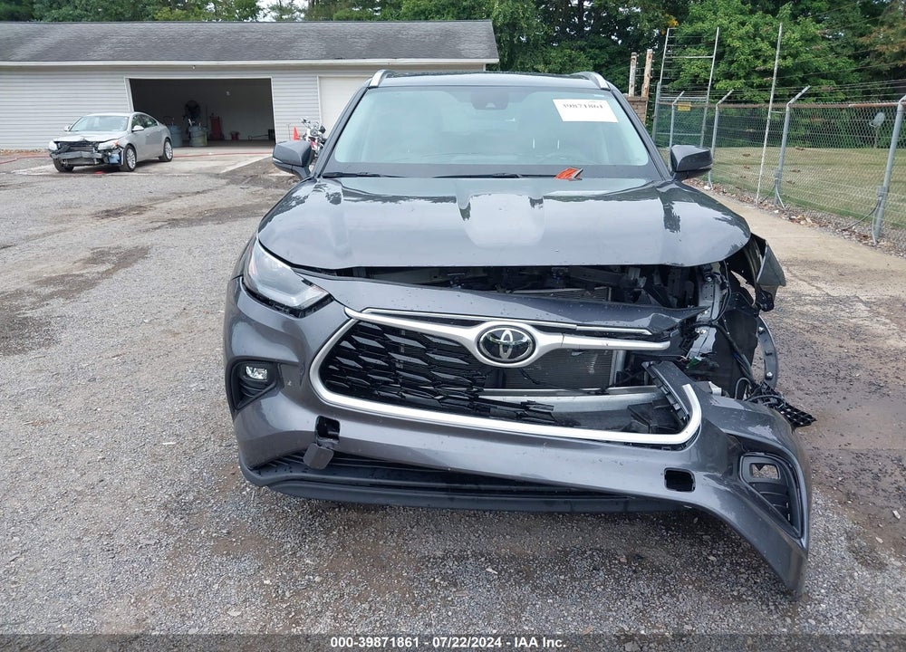 2022 TOYOTA HIGHLANDER XLE VIN: 5TDHZRBH0NS168290